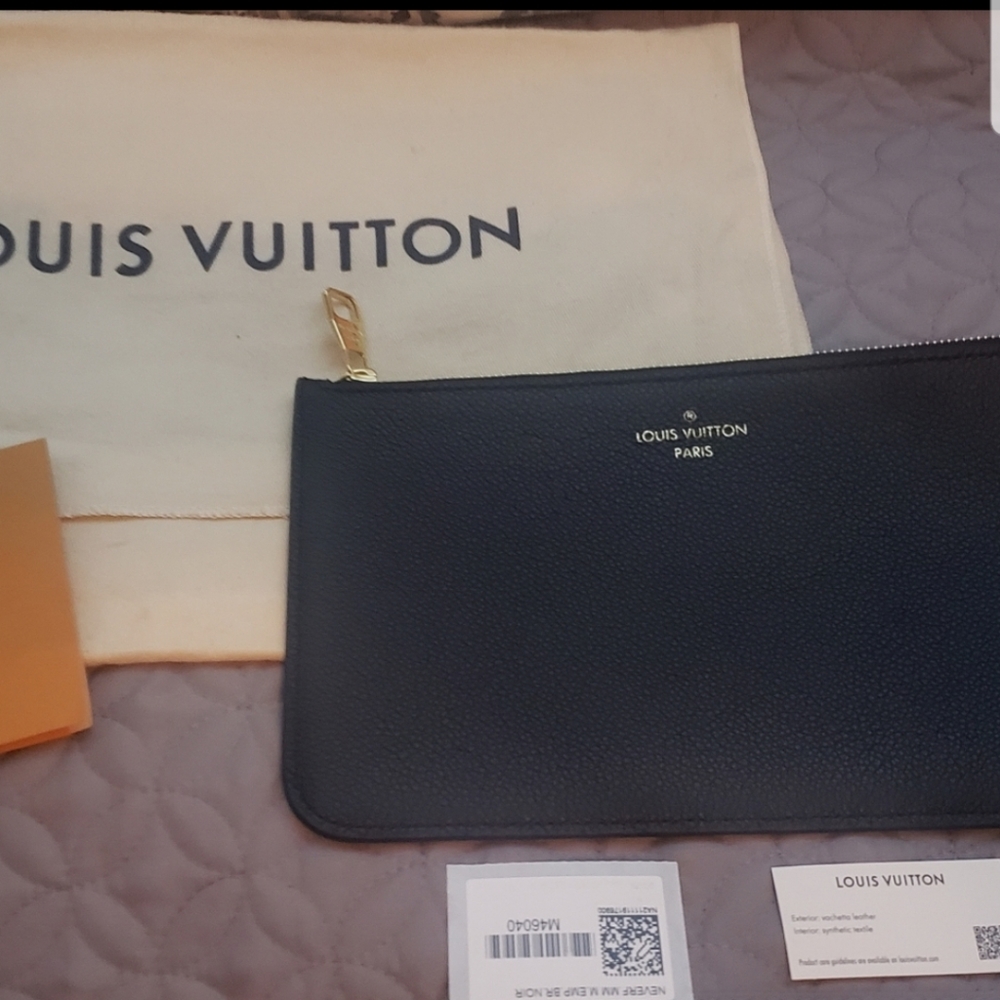 Authentic Leather 2022 Louis Vuitton Zipped Pouch